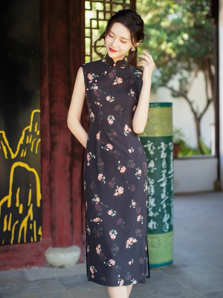 Ci Ee Sleeveless Floral Cheongsam