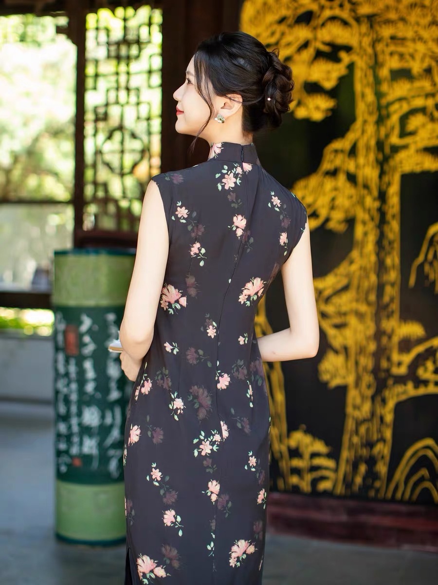 Ci Ee Sleeveless Floral Cheongsam