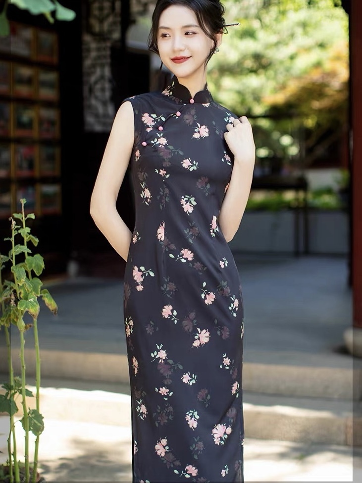 Ci Ee Sleeveless Floral Cheongsam
