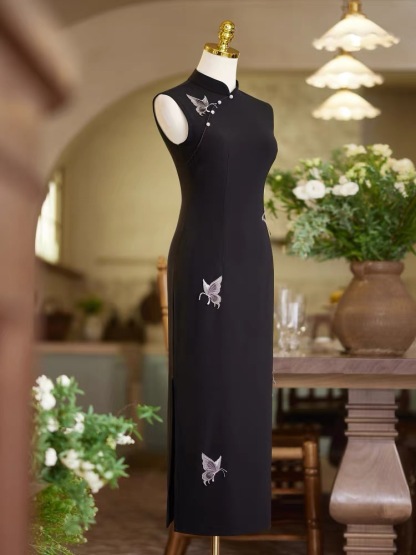 Ci Er Embroided Butterly Cheongsam