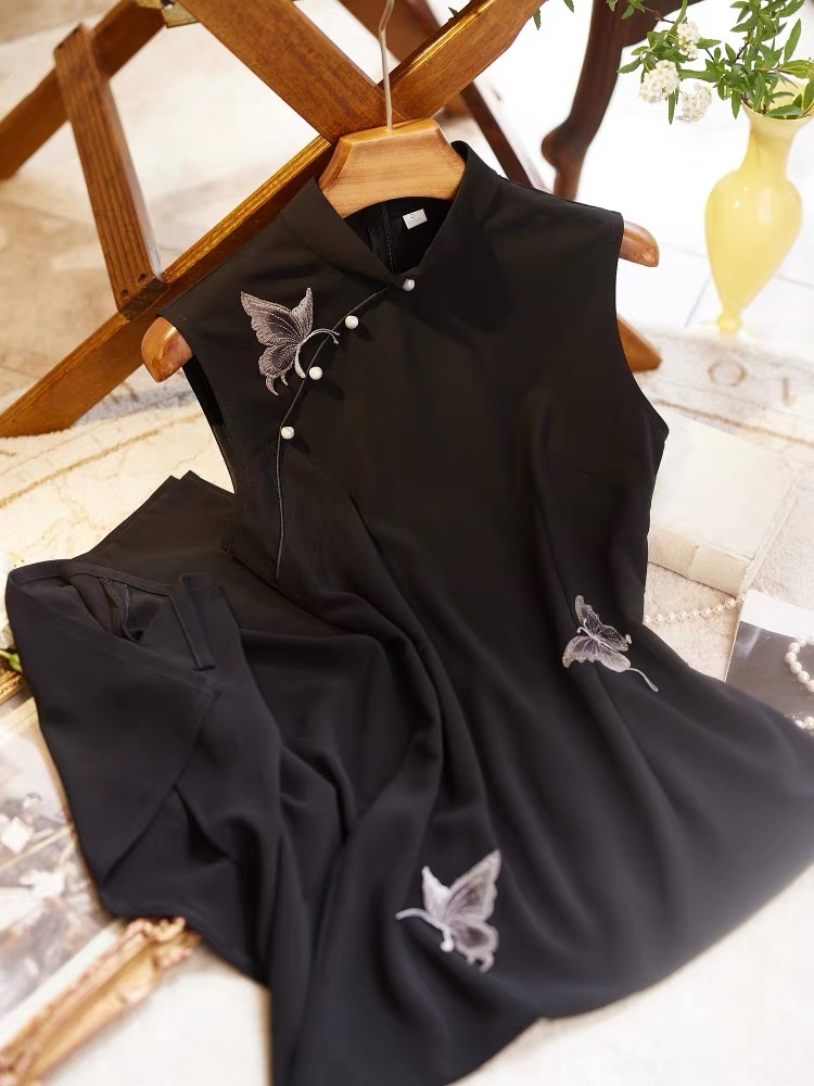 Ci Er Embroided Butterly Cheongsam