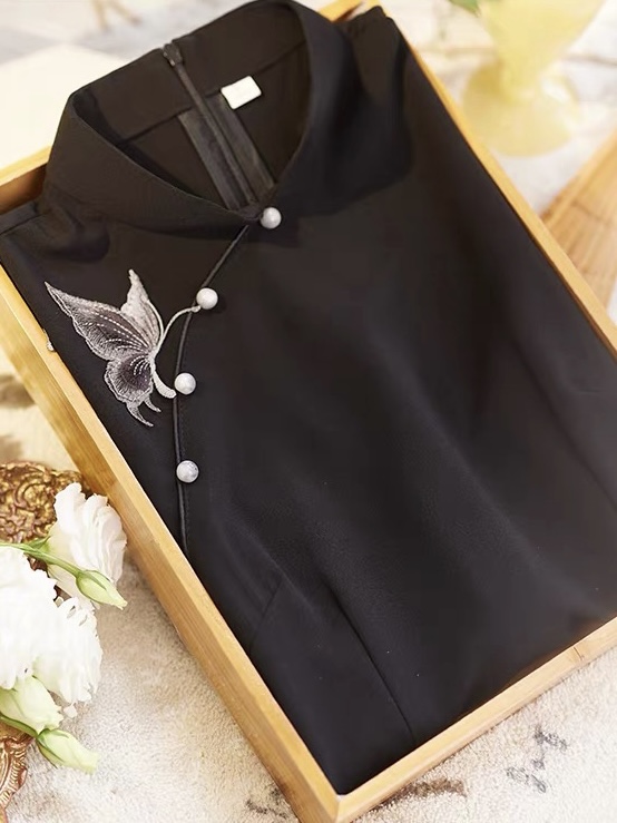 Ci Er Embroided Butterly Cheongsam