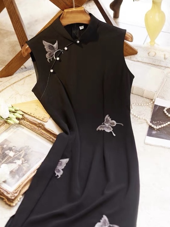 Ci Er Embroided Butterly Cheongsam