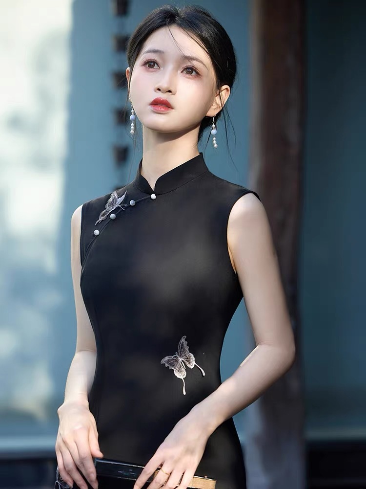 Ci Er Embroided Butterly Cheongsam