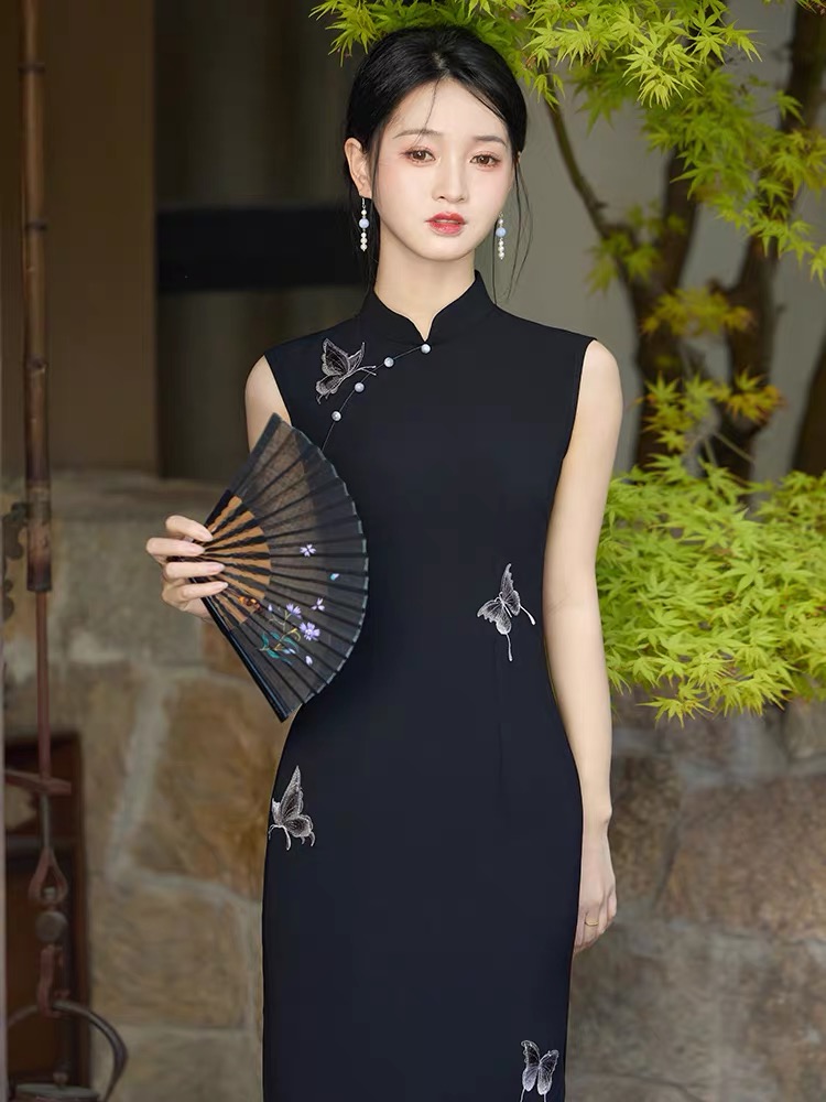 Ci Er Embroided Butterly Cheongsam