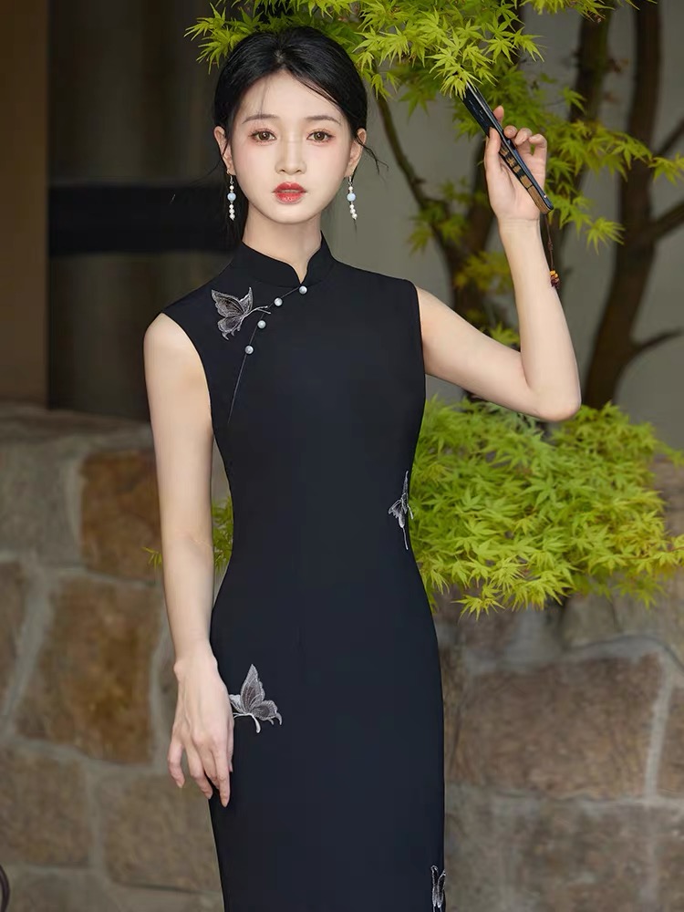 Ci Er Embroided Butterly Cheongsam