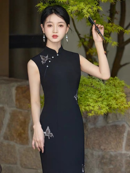 Ci Er Embroided Butterly Cheongsam