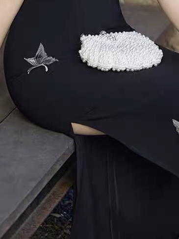 Ci Er Embroided Butterly Cheongsam