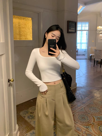 Sherly Square Neck Long Sleeve Crop Top-The Black Bow-