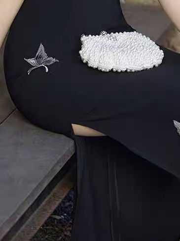 Ci Er Embroided Butterly Cheongsam