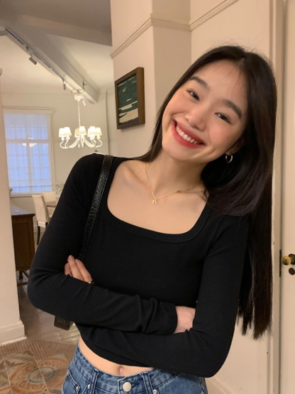 Sherly Square Neck Long Sleeve Crop Top-The Black Bow-