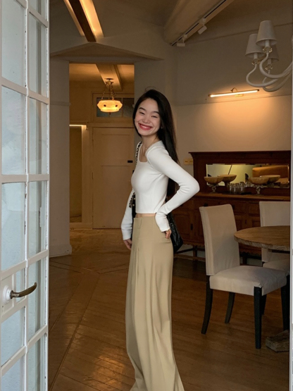 Sherly Square Neck Long Sleeve Crop Top-The Black Bow-