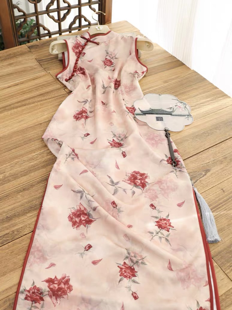 Ci Fu Floral  Sleeveless Cheongsam