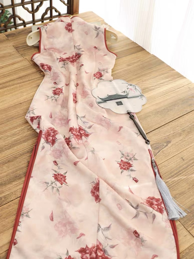 Ci Fu Floral  Sleeveless Cheongsam