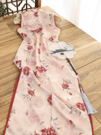 Ci Fu Floral  Sleeveless Cheongsam