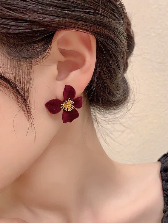 Eun-Seo Velvet Flower Ear Studs-The Black Bow-