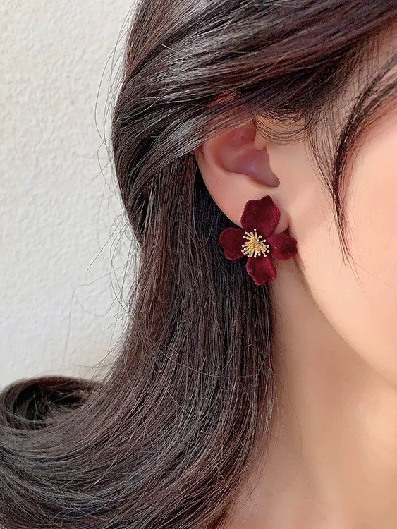 Eun-Seo Velvet Flower Ear Studs-The Black Bow-