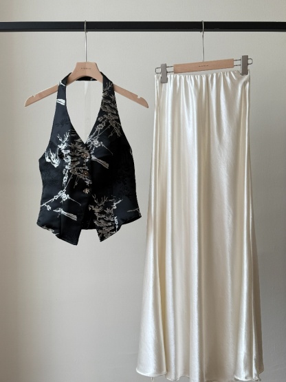 Shuang Mei Halter Neck Oriental Top