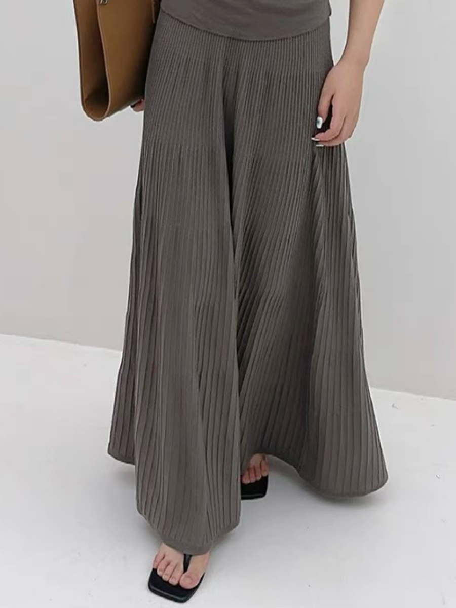Emma Pleated Maxi Skirt-The Black Bow-
