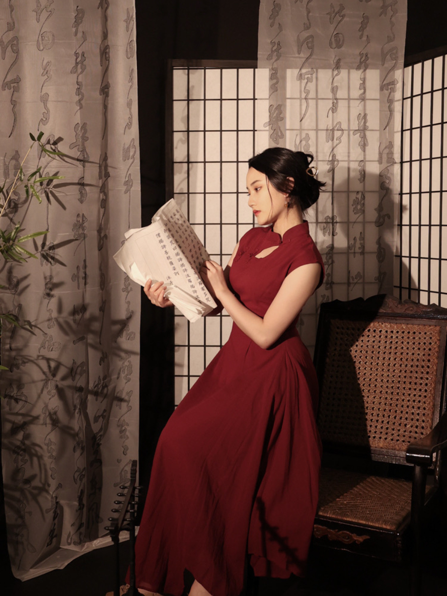Pei Shi Asymmetric A-Line Cheongsam (Discounted-S size)-The Black Bow-