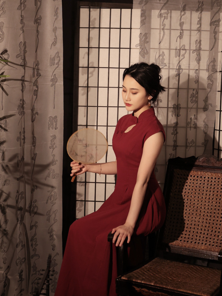 Pei Shi Asymmetric A-Line Cheongsam (Discounted-S size)-The Black Bow-
