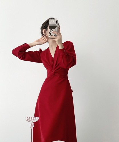 Leahna Deep-V Vintage Puff Sleeves Dress-The Black Bow-