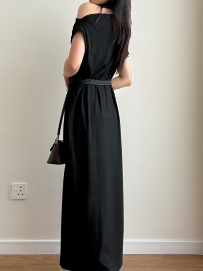 Lowry Asymmetric Shoulder Maxi Dress