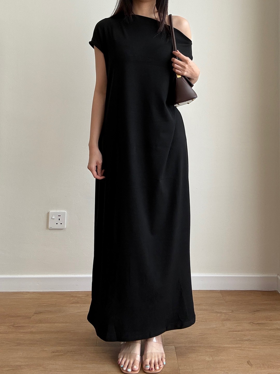 Lowry Asymmetric Shoulder Maxi Dress