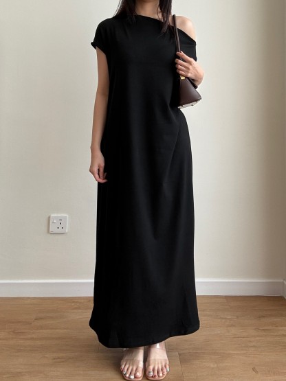 Lowry Asymmetric Shoulder Maxi Dress