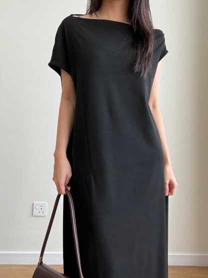 Lowry Asymmetric Shoulder Maxi Dress