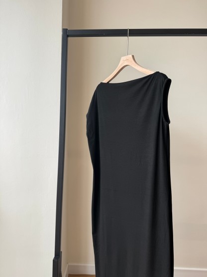 Lowry Asymmetric Shoulder Maxi Dress