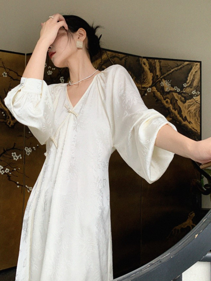 Cang Hui Pankou Embroidered Dress-The Black Bow-