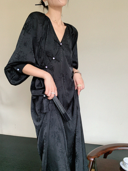 Cang Hui Pankou Embroidered Dress-The Black Bow-