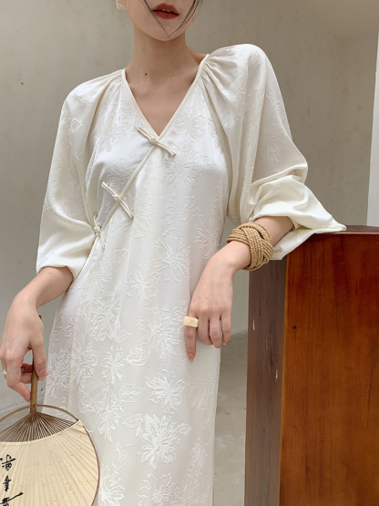 Cang Hui Pankou Embroidered Dress-The Black Bow-