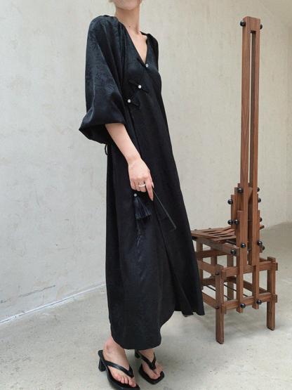 Cang Hui Pankou Embroidered Dress-The Black Bow-