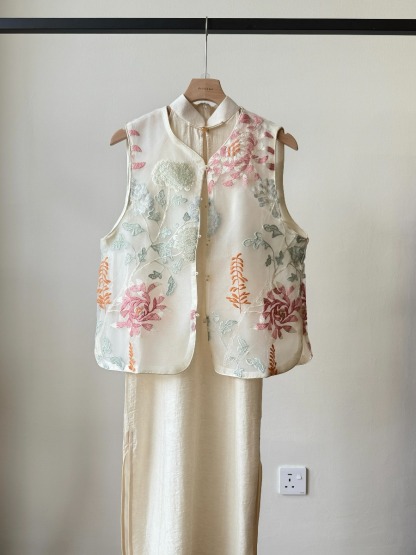 Li Ren Floral Embroided Oriental Vest