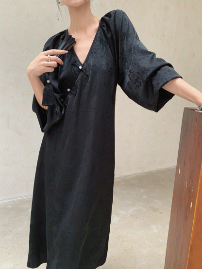 Cang Hui Pankou Embroidered Dress-The Black Bow-