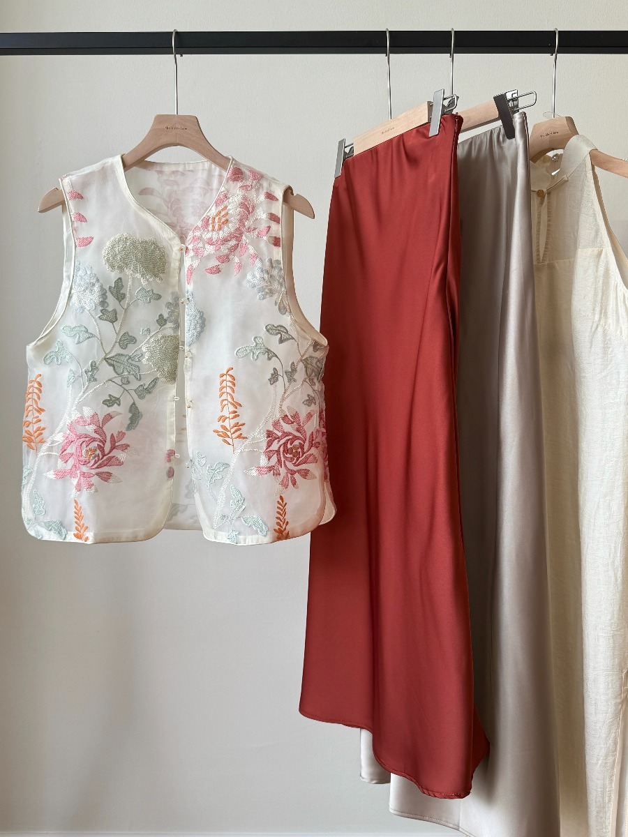 Li Ren Floral Embroided Oriental Vest
