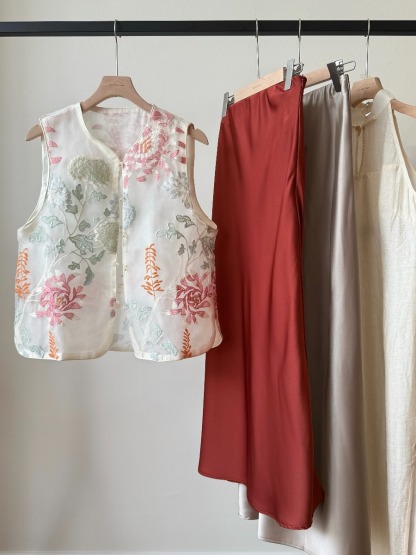 Li Ren Floral Embroided Oriental Vest