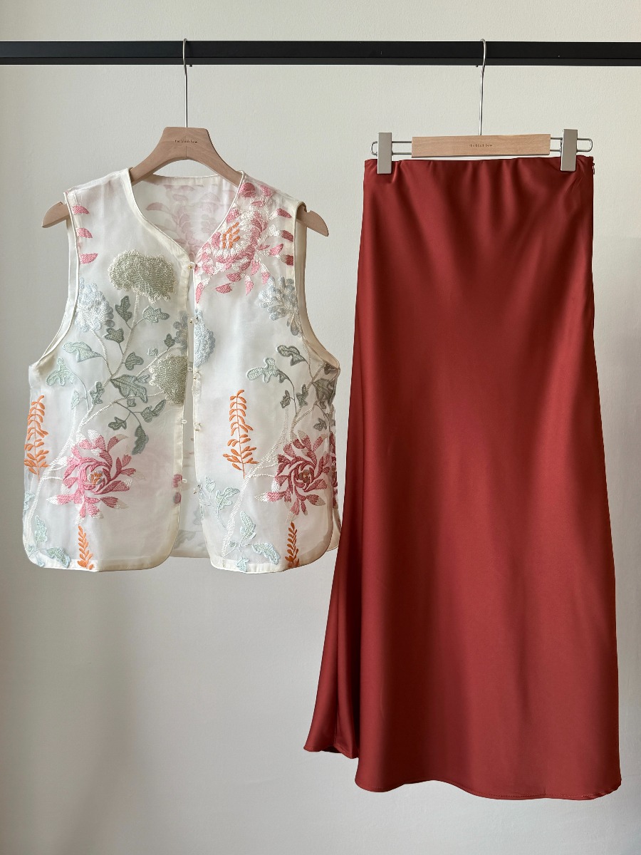 Li Ren Floral Embroided Oriental Vest