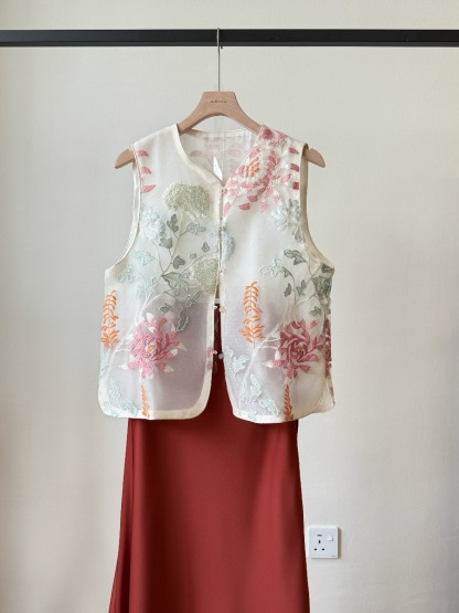 Li Ren Floral Embroided Oriental Vest