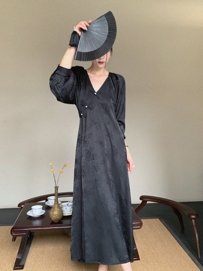 Cang Hui Pankou Embroidered Dress-The Black Bow-