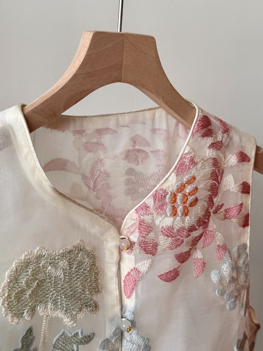 Li Ren Floral Embroided Oriental Vest