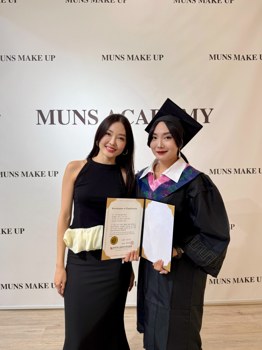 Kahlya Halter Neck Puffy Trim Top