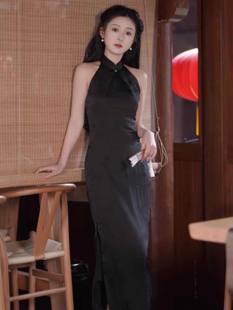Ci Pei Halter Neck Cheongsam