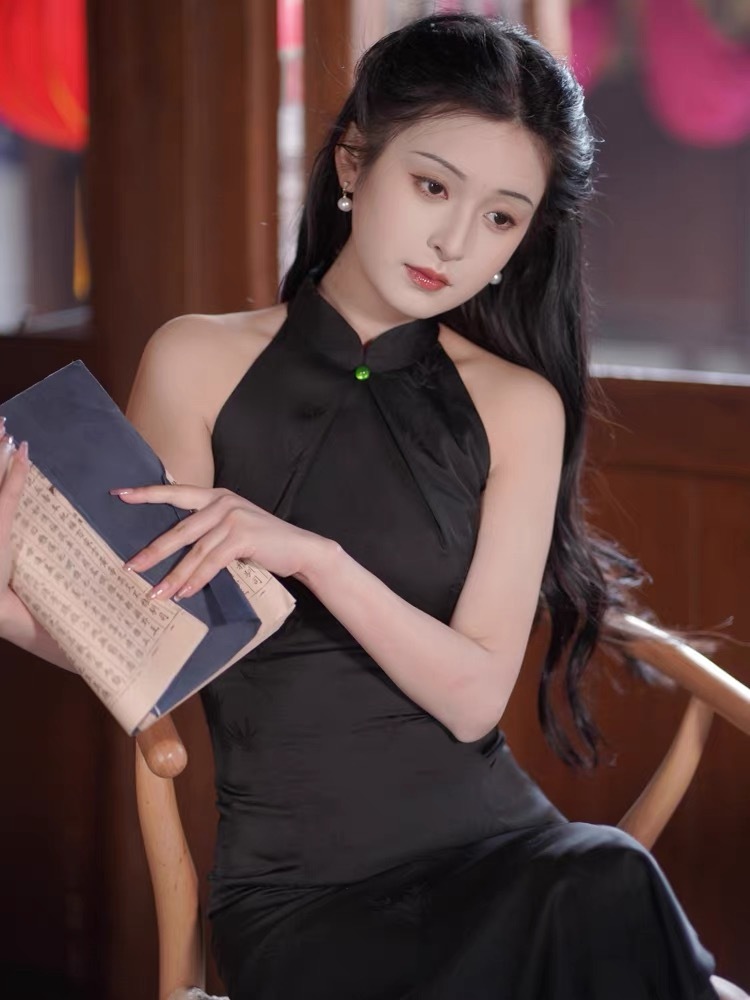 Ci Pei Halter Neck Cheongsam