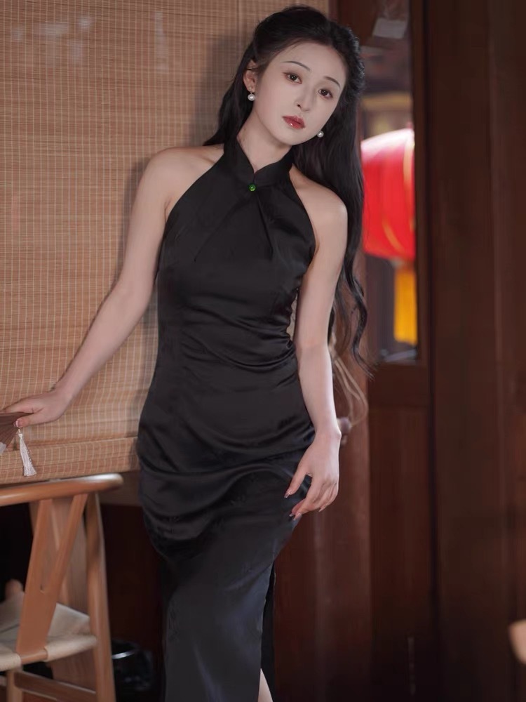 Ci Pei Halter Neck Cheongsam