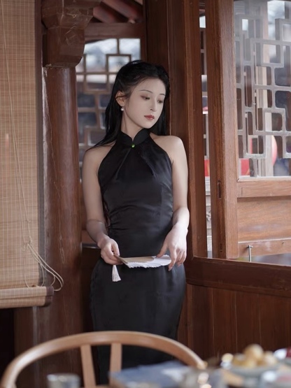 Ci Pei Halter Neck Cheongsam