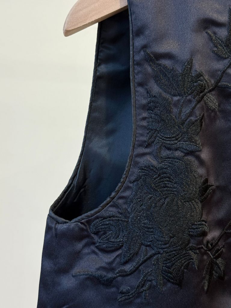 Shuang Le Oriental Vest