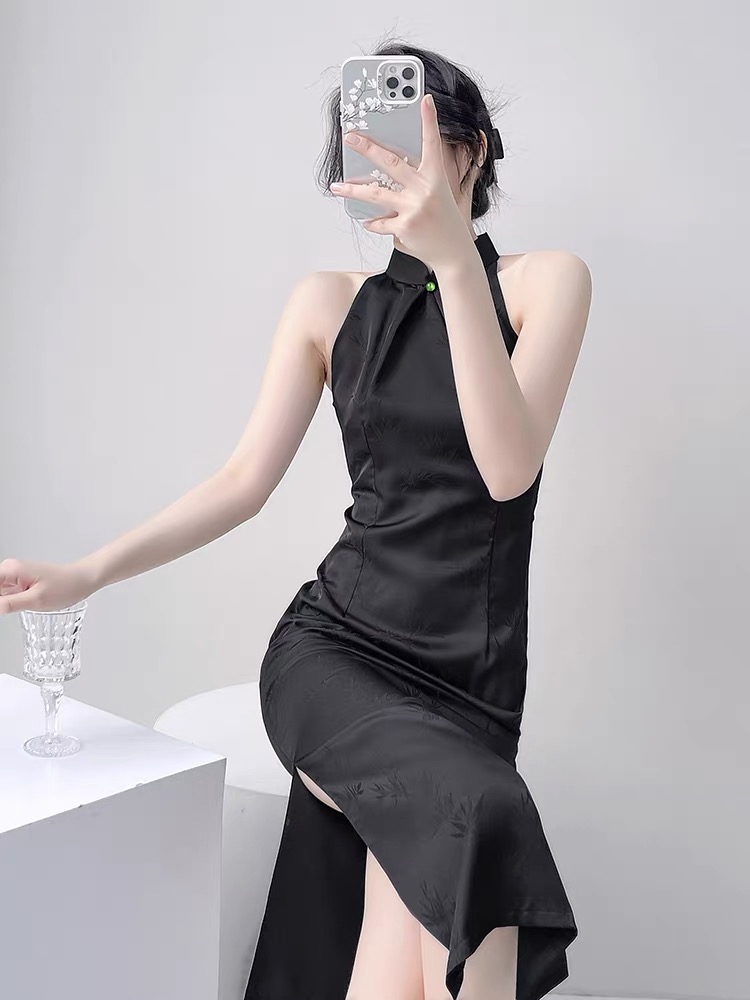 Ci Pei Halter Neck Cheongsam
